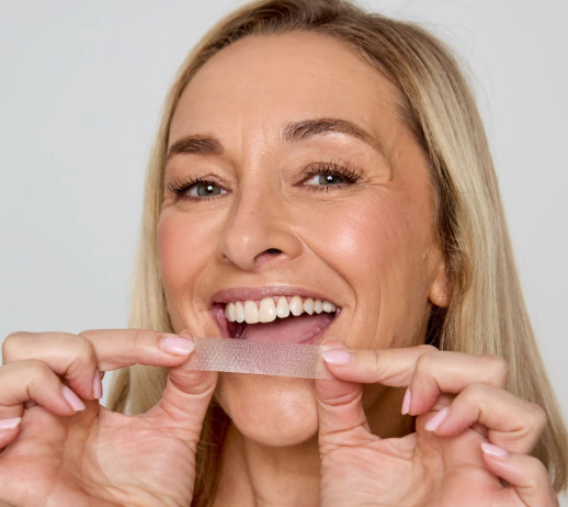 طقم تبييض فوري للعناية بصحة الفم (7 أكياس / 14 شريحة)